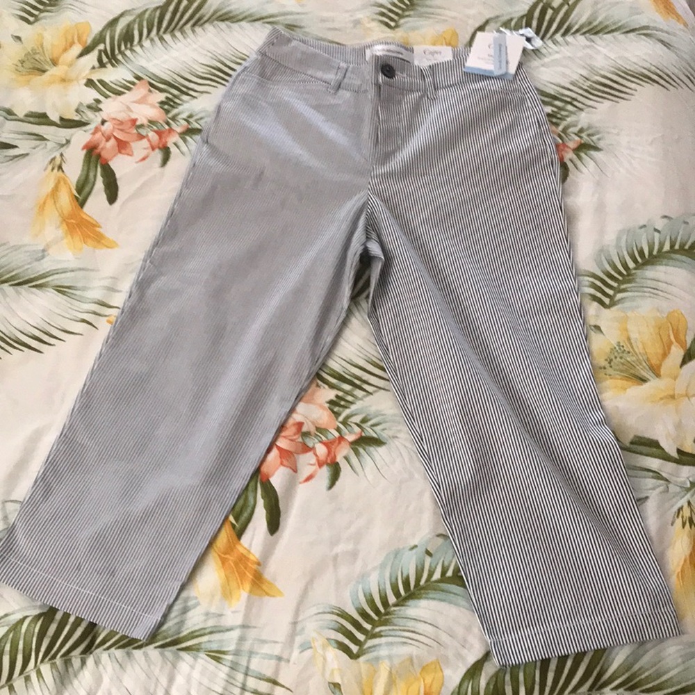 NWT Croft and Barrow Seersucker Stretch Capris